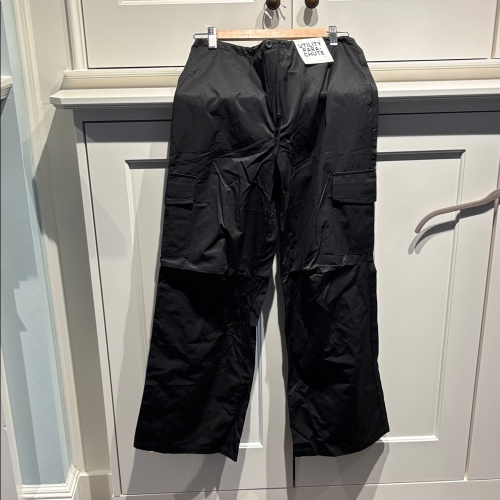 Supre Black Utility Parachute Pants Low Rise Wide Leg Size 6